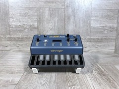 30º Stand for Behringer JT-4000 Micro Synthesizer – color WHITE – Made in USA