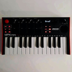 Akai Professional MPK mini play 25-Key Synth MIDI Keyboard Controller USB