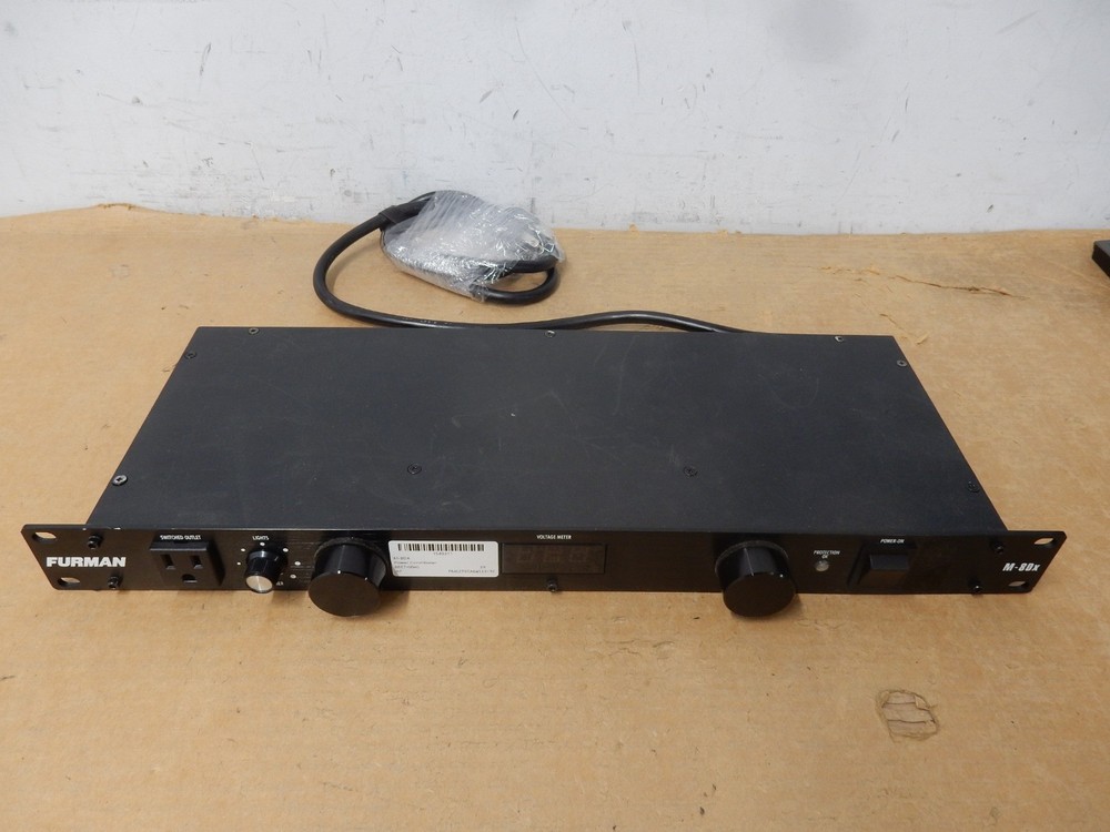 FURMAN M-8DX Power Conditioner