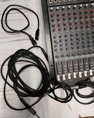 Mackie CR1604-VLZ 16-Channel Mic/Line Mixer Phantom Power