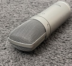 Tascam TM-80 20 Hz to 20 kHz large-diaphragm condenser microphone TM-80
