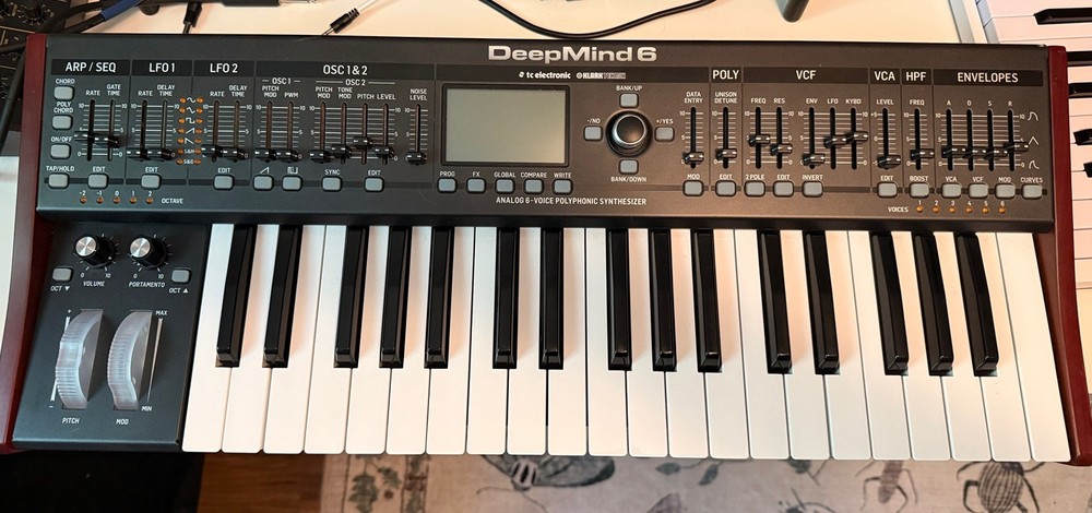 Used Great Condition Behringer DeepMind 6 37-Key 6-Voice Analog Synthesizer