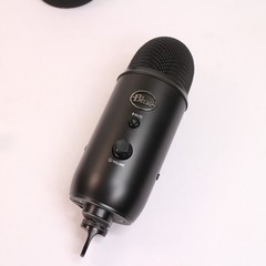 Blue Yeti A00121 888-000296 Condenser Microphone w/ Shock Mount TESTED Black USB