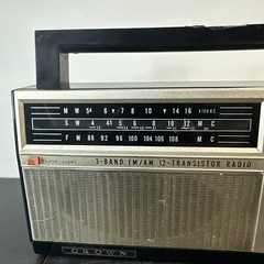Vintage Crown Model TRF-1200. 3-Band FM/AM 12-Transistor Radio (untested)