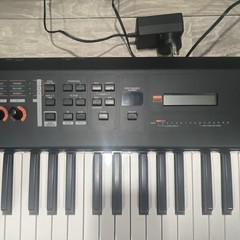 Yamaha MX49 49-Key Digital Keyboard Synthesizer USB Pitch/Mod Wheels 2 Pedal