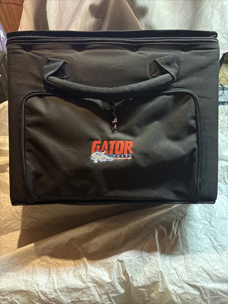 Gator Cases GRB-4U, Portable Rack Bag with 14″ Rackable Depth *broken Handle