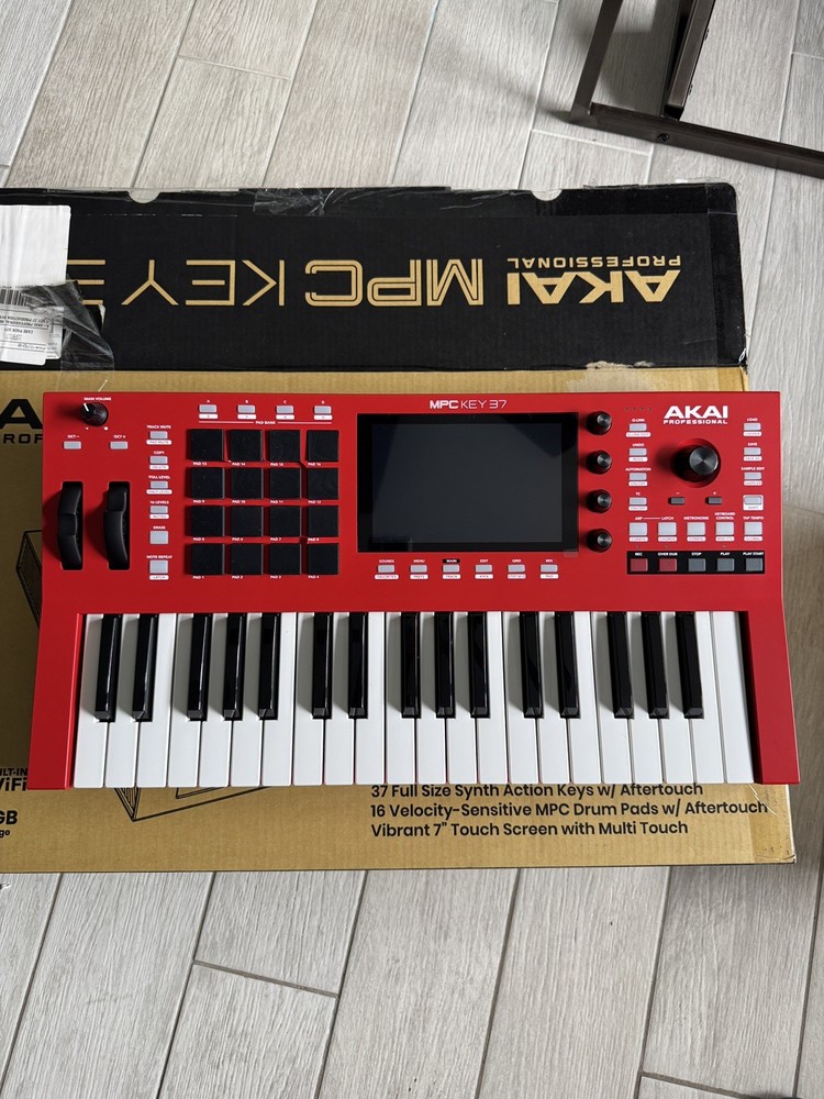 Akai Professional MPC Key 37 Standalone Sampling Workstation Near Mint