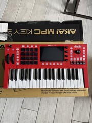 Akai Professional MPC Key 37 Standalone Sampling Workstation Near Mint
