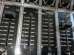 Peavey Twelve Hundred Stereo Mixer Model 1200 – Early Wood-Rear-Output Version