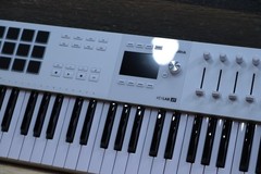 Arturia KeyLab 49 Mk3 Universal MIDI Controller 49-Note Semi-Weighted w/Box