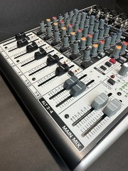 Behringer Xenyx X1204USB 12-Input Mixer USB Audio Interface With Hard Case