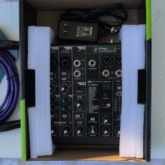 Mackie ProFX6v3 6-Ch USB Mixer Open Box Bundle w/ New LyxPro Purple XLR Cable A+