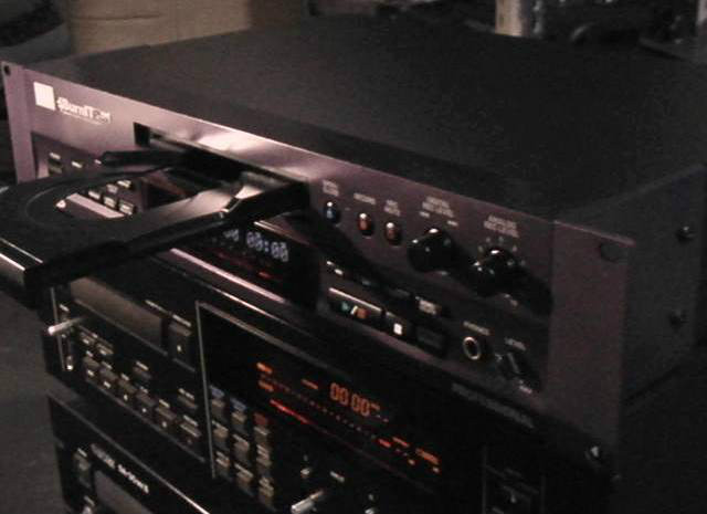 Hitachi DV-W1U DVD Player CD Recorder. Extremely Rare Classic!