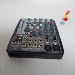 BEHRINGER XENYX1002 analog mixer