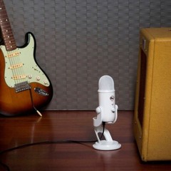 NEW Blue Yeti USB Microphone for Streaming Gaming on PC & Mac White + Pop Filter
