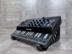 30º Stand for Behringer Pro VS Mini Synthesizer – color BLACK – Made in USA