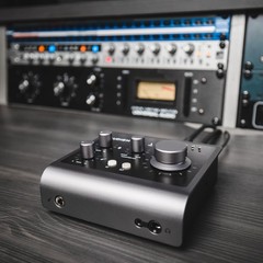 Audio Interface iD4 MKII, Class A Console Microphone Preamp (High Speed USB-C, M