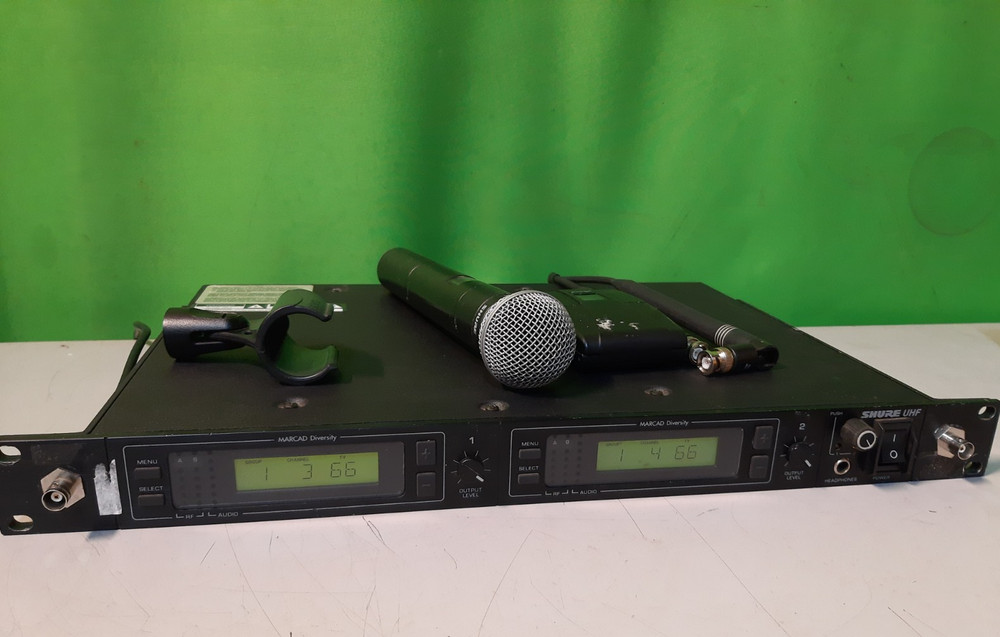 Shure UR4D-UA Wireless Receiver Kit 782-806 MHz w/ U1-UA Bodypack, (2) Antenna
