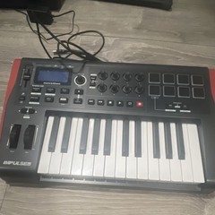Novation Impulse 25 25-Key Semi-Weighted MIDI Keyboard Controller w Pads/Knobs