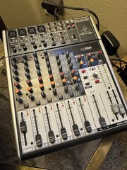 Behringer Xenyx 1204USB Mixer for zoom and DJ great condition