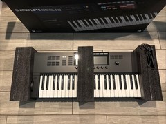 Native Instruments KOMPLETE Kontrol S49 MK2 Keyboard Controller BARELY USED