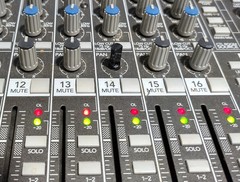 Mackie 1604-VLZ PRO 16-Channel 4-Bus 3-Band EQ XDR Phantom Power Analog Mixer