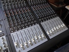 Mackie Onyx 3280 Mixing Console….Good Condition