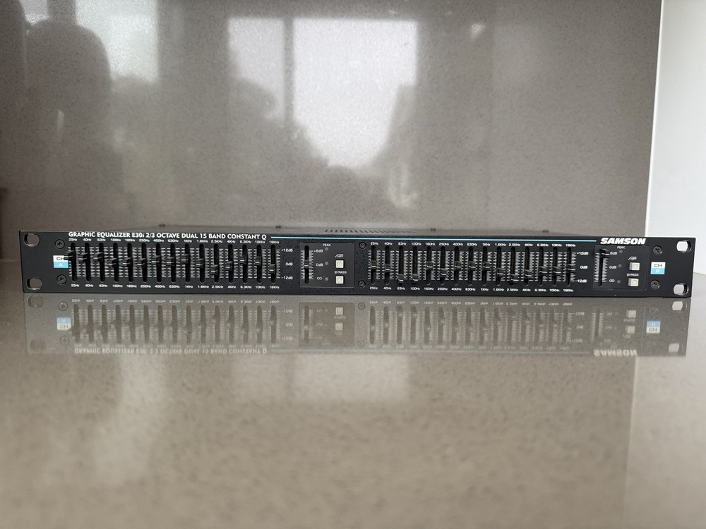 Samson E30i Dual 15 Band Graphic Equalizer Constant Q Rack Mount EQ XLR 1/4”