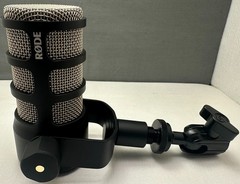 Elgato Wave XLR Microphone Interface & Digital Mixing Solution & Rode PODMIC