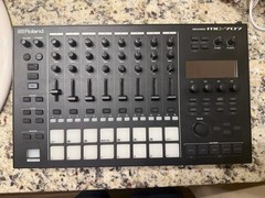 Roland MC707 Groovebox