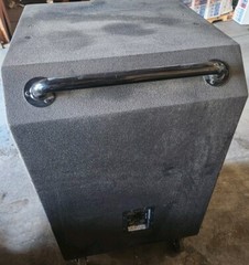 Peavey Versarray 218 18″ Subwoofer with Built In Tilt Back Casters Used Good