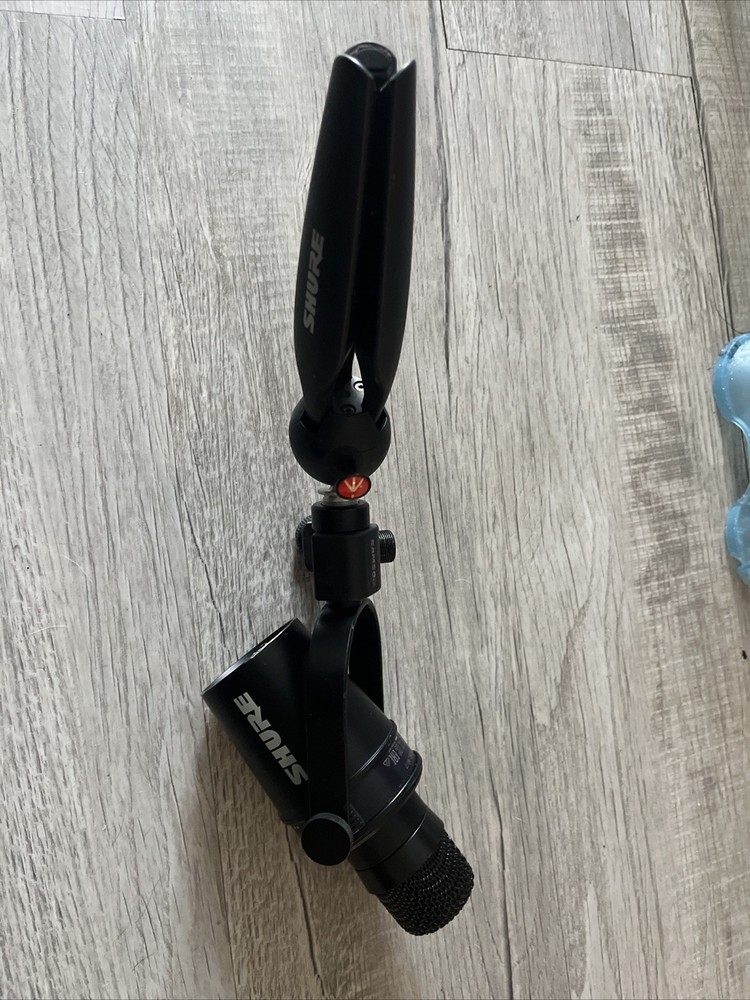 Shure MV7X XLR Podcast Dynamic Microphone – Black
