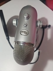Blue Yeti Microphone – Silver.
