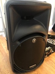 3 Mackie SRM450 V2, black, good condition