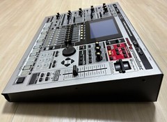 Roland MC-909 Music Sampler Sampling Groovebox Drum Machine Synthesizer