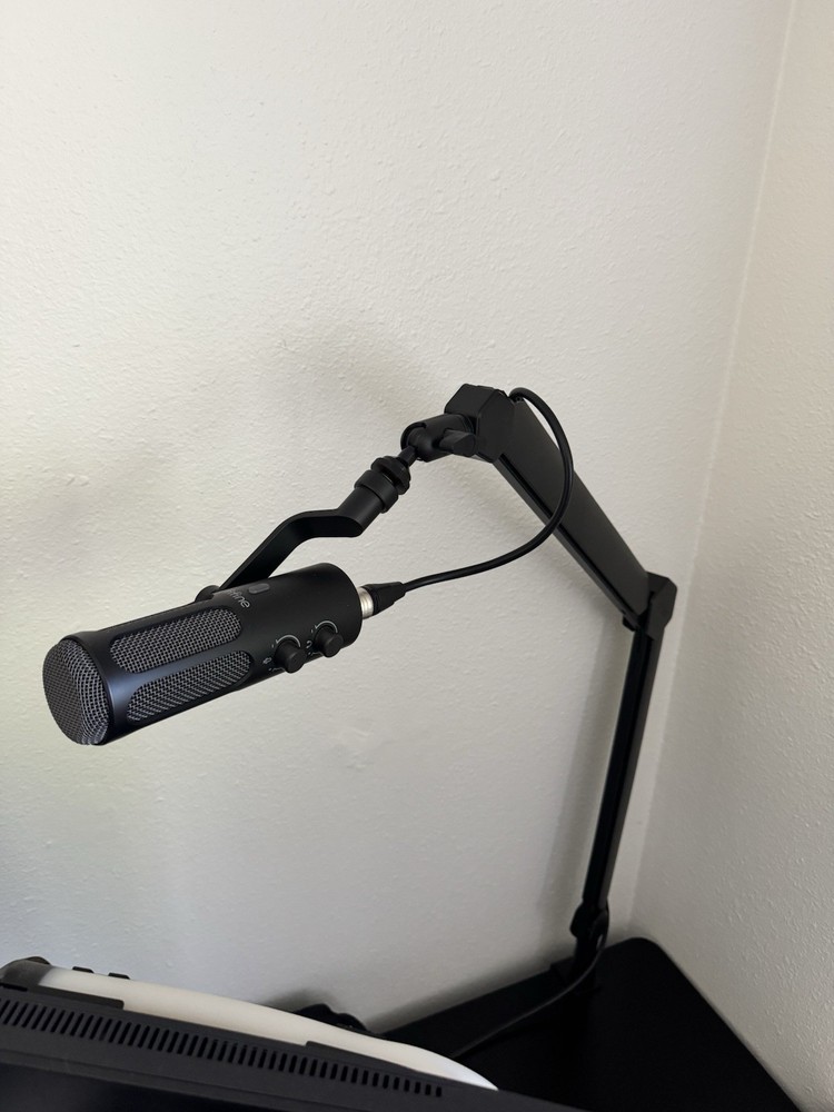 Fifine Black Dynamic XLR 3-Pin Wired Microphone w/ Boom Arm & Cable