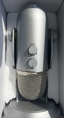 Blue Yeti USB Microphone Silver w Box Manual Cable Tested Mac PC Podcast