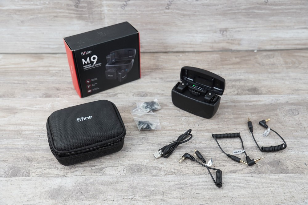 (BRAND NEW) Fifine M9 Wireless Lavalier Microphone Black