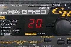 Roland GR-20 Guitar Synthesiser Floor Board / Pedal unit – 100V