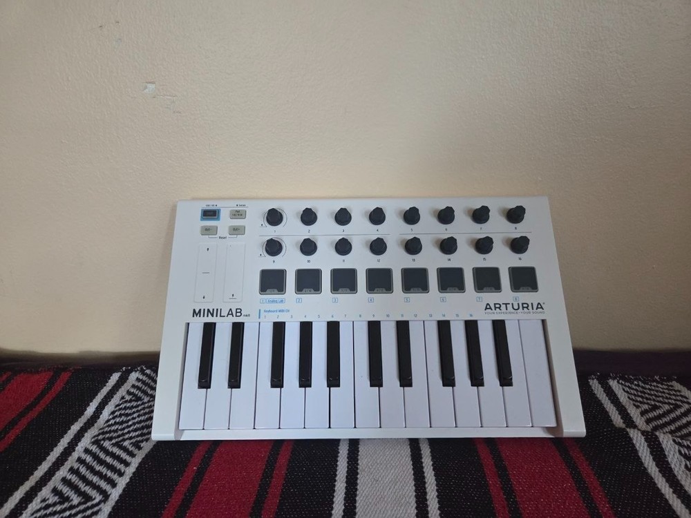 Arturia MiniLab MKII – USB MIDI Keyboard Controller