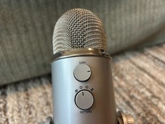 Blue Yeti Professional Multi-Pattern USB Condenser Microphone – Silver