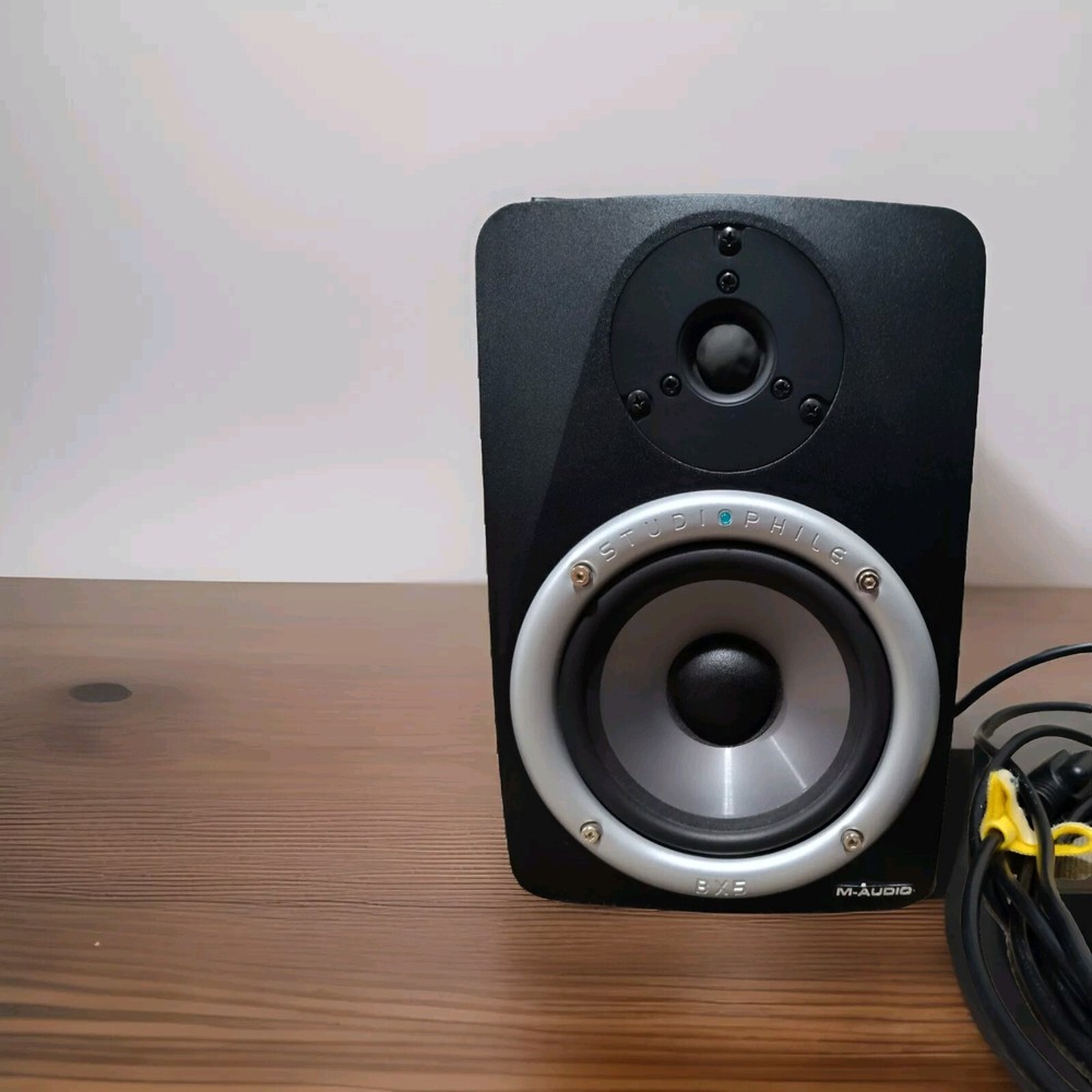 M-Audio BX5 Carbon Silver / Black Powered Studio Monitor Speaker