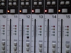 Mackie Onyx 3280 Mixing Console….Good Condition