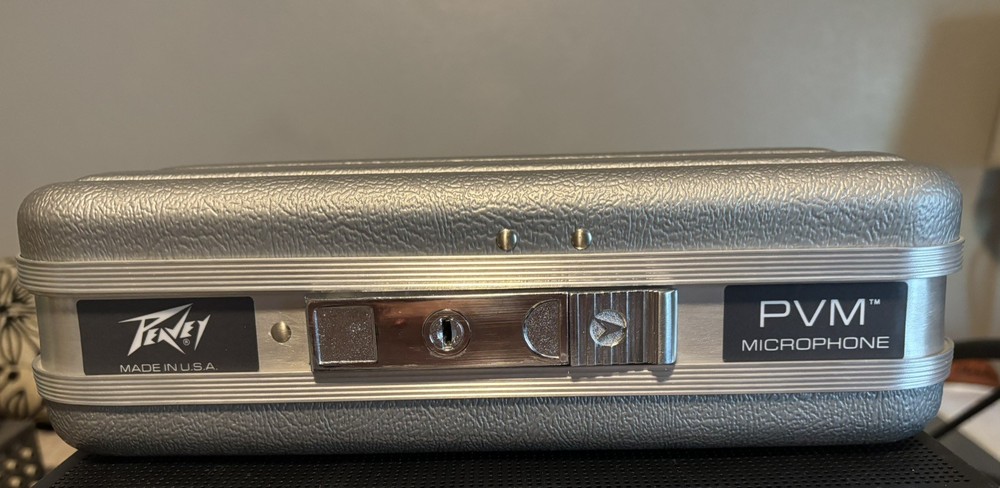 Lock Box with Key. Hard shell Peavey PVM Microphone Case. New Condition
