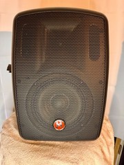 Harbinger RT25 RoadTrip Series 8″ Battery-Powered Portable Speaker w/ Bluetooth