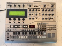 Yamaha RS7000 Sampler Sequencer Music Workstation Rarely Used Item