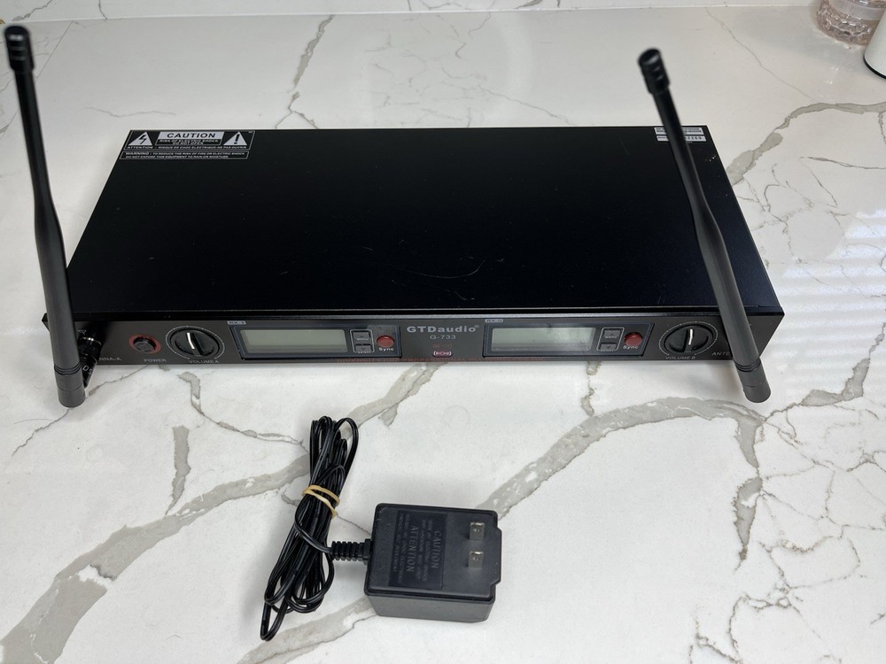 GTD audio G-733 Diversity UHF Wireless Microphone Receiver with power adapter!