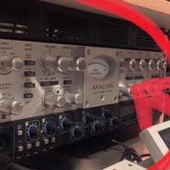 avalon vt-737 vacuum tube preamp pre amp microphone pre amp mic preamp 