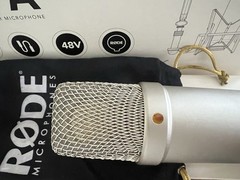 RØDE NT1-A Large Diaphragm Cardioid Studio Mic w/ SM6 Shock Mount Pop