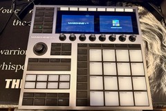Native Instruments MASCHINE Plus Standalone Groove Production Studio System